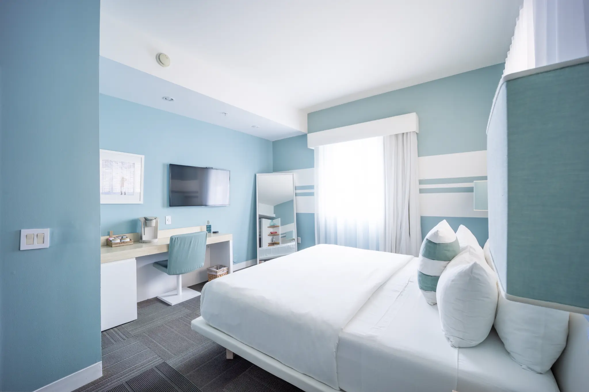 Standard King, City Views